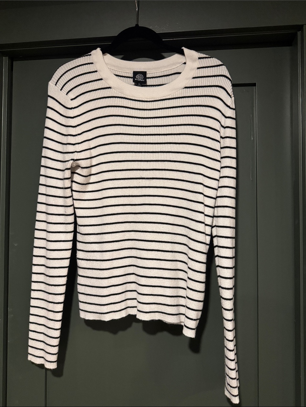 bobeau White Long-Sleeve Crewneck with Black Stripes